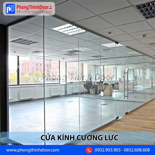 cửa kính cường lực cho văn phòng