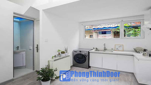 Cách hóa giải bếp đối diện nhà vệ sinh đó là bạn hãy đóng kín cửa nhà vệ sinh