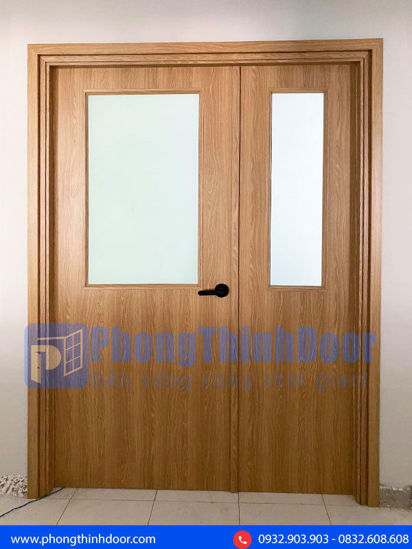 cửa composite hai cánh ô kính