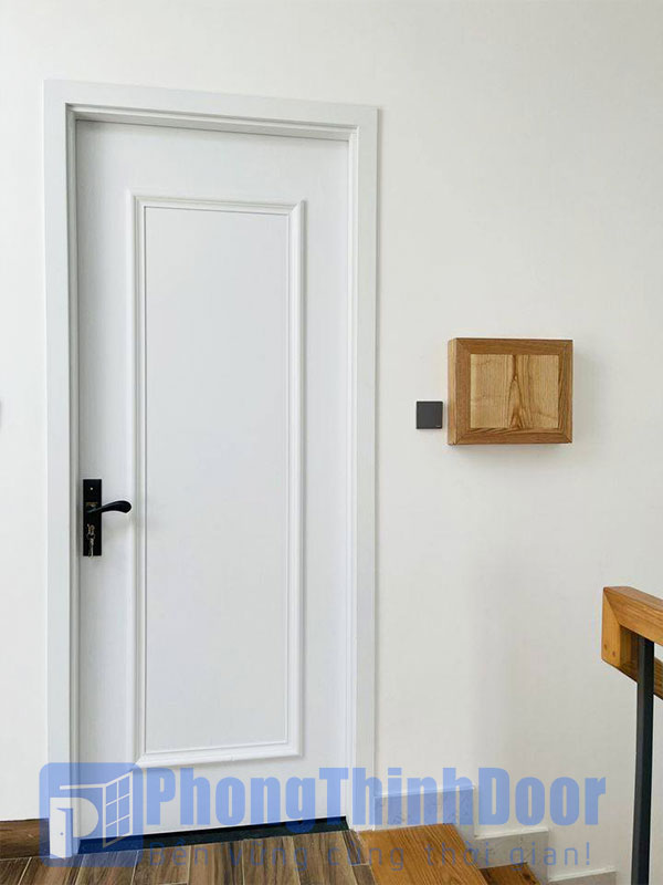 cửa nhựa composite gắn phào chỉ