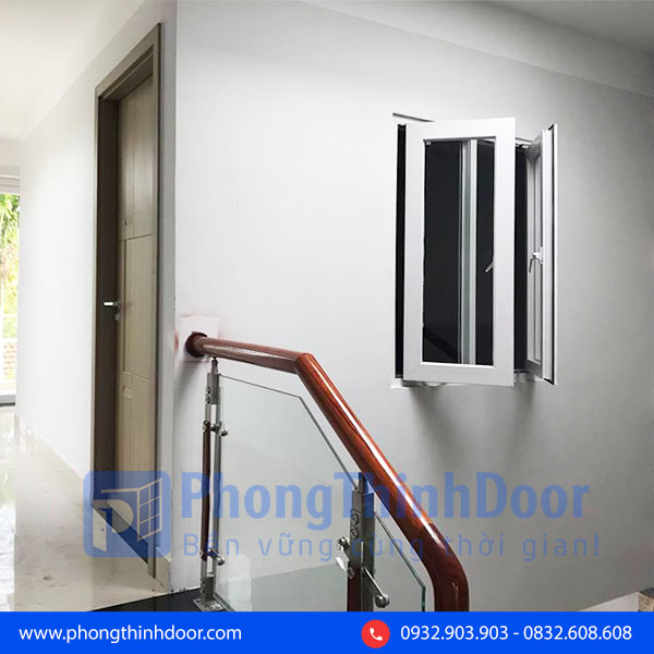cửa sổ thông gió phòng ngủ