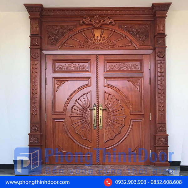 cửa chính 2 cánh gỗ tự nhiên