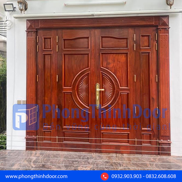 cửa chính 4 cánh gỗ tự nhiên