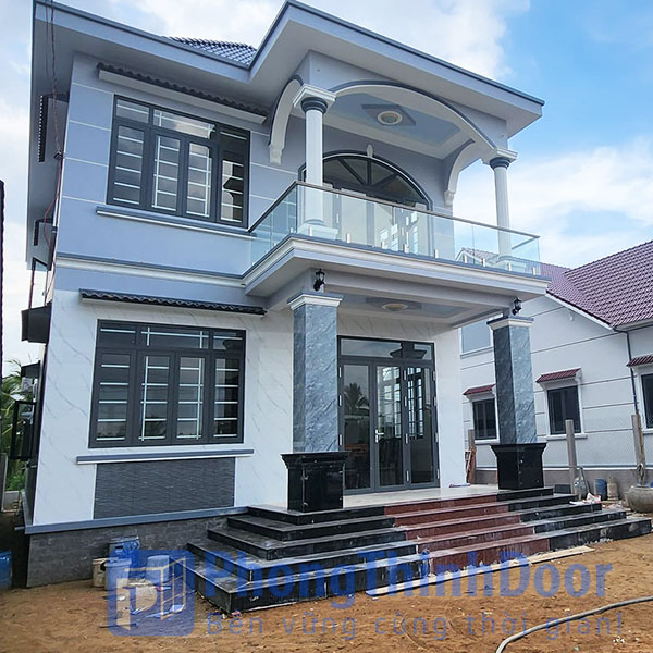 mẫu cửa kính nhà đẹp cấp 4