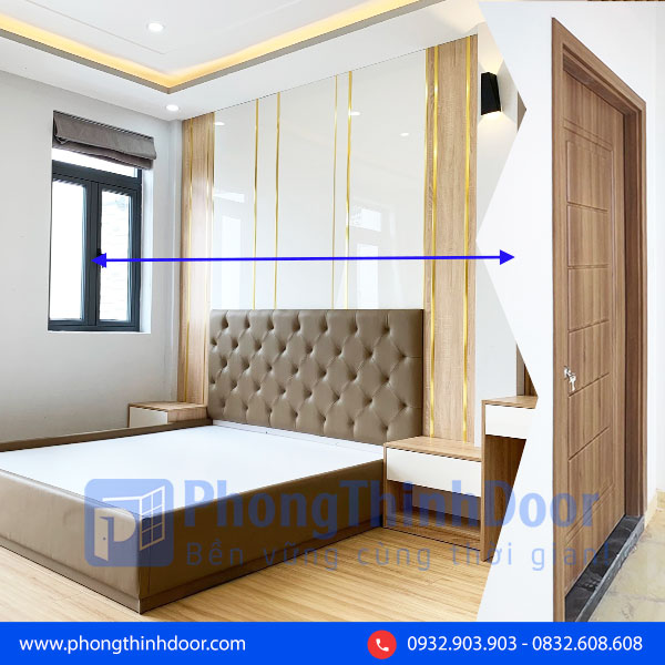 cửa sổ đối diện cửa phòng ngủ