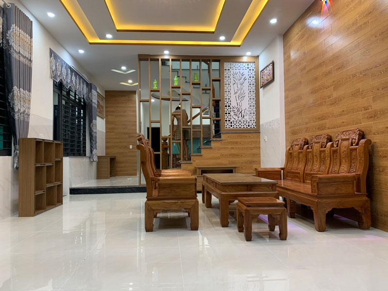 mẫu vách ngăn bếp và phòng khách