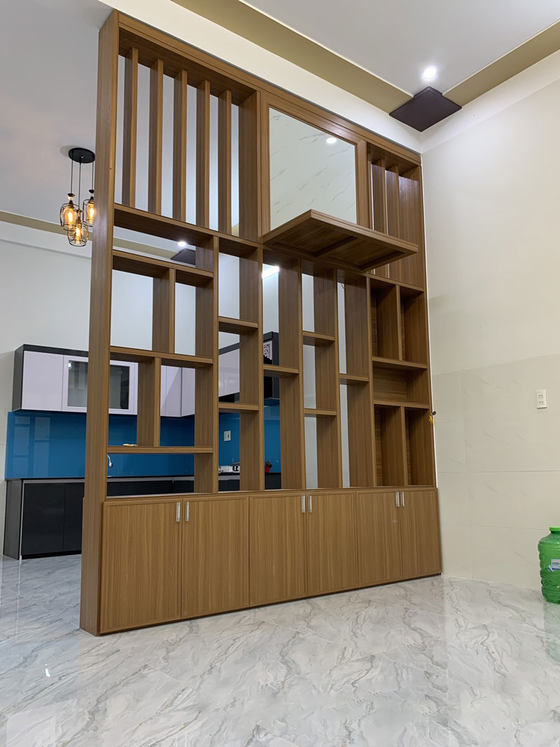 vách ngăn phòng khách và bếp nhựa giả gỗ
