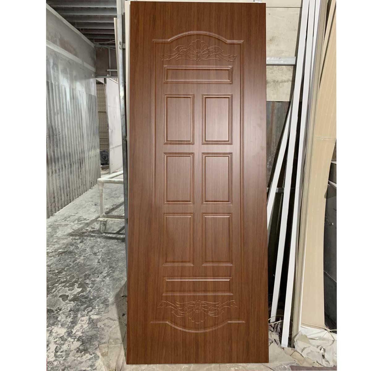 mẫu cửa composite cổ điển sản xuất bởi phong thịnh door