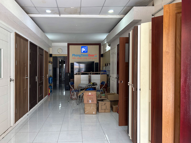 showroom phong thịnh door