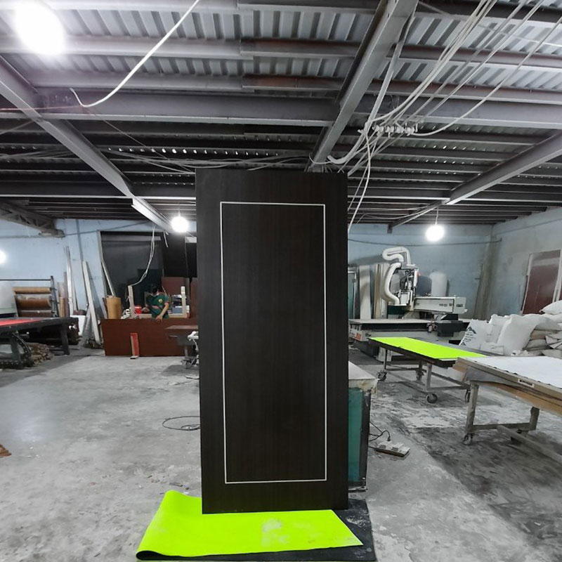 xưởng sản xuất cửa nhựa phong thịnh door