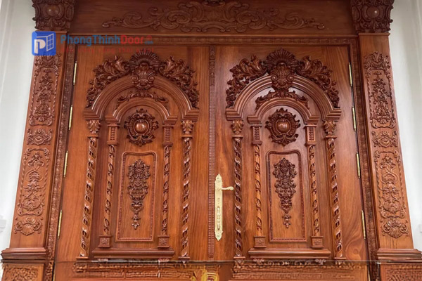 Tổng quan về cửa gỗ cổ điển