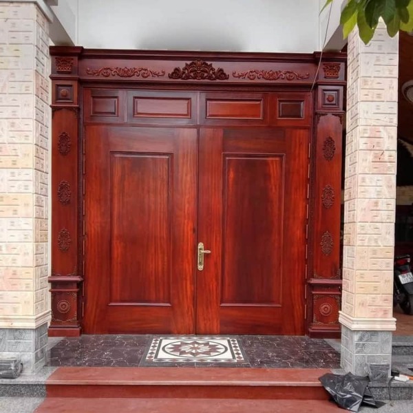 Cửa gỗ Lim luôn có vẻ ngoài nổi bật nhất so với các dòng cửa khác