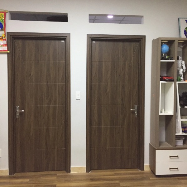 Cửa gỗ óc chó nổi bật dựa vào hệ vân gỗ đặc trưng