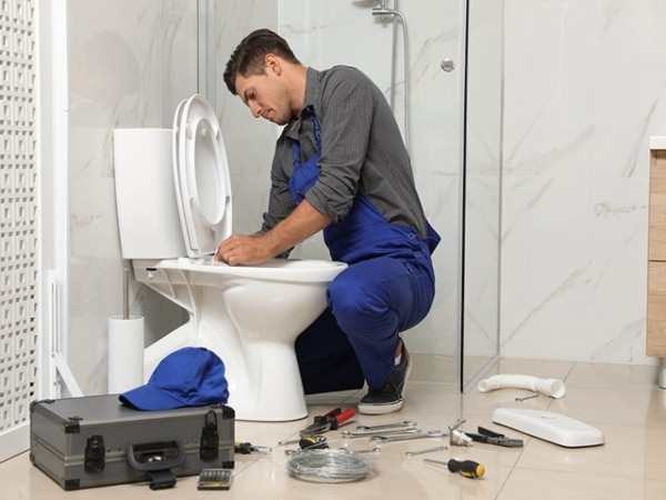 Nhà vệ sinh cần được sửa chữa ngay nếu xuất hiện hỏng hóc
