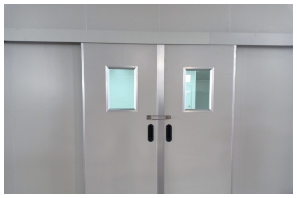 Cửa panel chống cháy được làm từ vật liệu cao cấp, có khả năng chịu nhiệt tốt