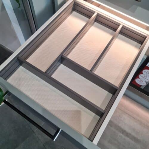Bộ khay chia ngăn kéo Hafele 552.52.303 3 Ảnh thực tế bộ khay chia ngăn kéo Hafele 552.52.303
