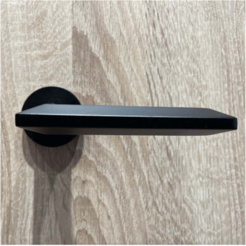 Ảnh thực tế tay nắm gạt có nắp che H3 Hafele 901.78.282 Ảnh thực tế tay nắm gạt có nắp che H3 Hafele 901.78.282