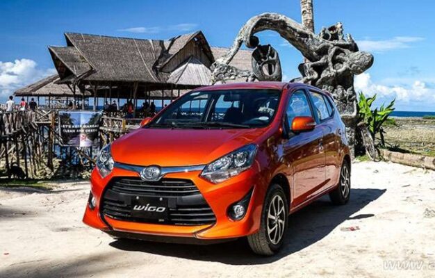 Taxi đưa đón khách tại sân bay