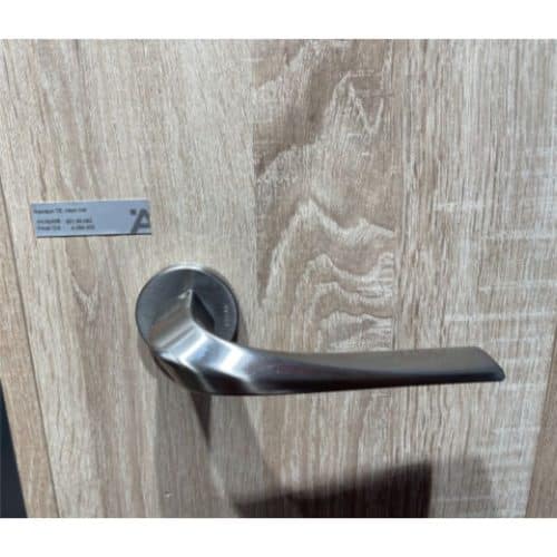 Tay nắm gạt có nắp che HW Hafele 901.99.570 2 Ảnh thực tế tay nắm gạt có nắp che HW Hafele 901.99.570
