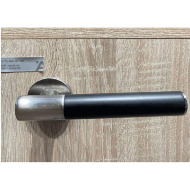 Ảnh thực tế tay nắm gạt có nắp che TC Hafele 900.99.126 Ảnh thực tế tay nắm gạt có nắp che TC Hafele 900.99.126