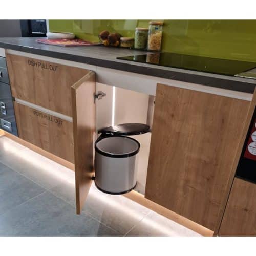 Thùng rác gắn cánh CUCINA VIOLA 502.24.002 8 lít 3 Lắp đặt thùng rác gắn cánh CUCINA VIOLA 502.24.002 8 lít