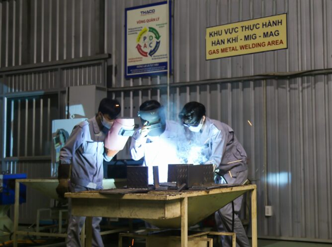 3. THACO INDUSTRIES dao tao ky nang han MAG co ban cho cong nhan scaled 1
