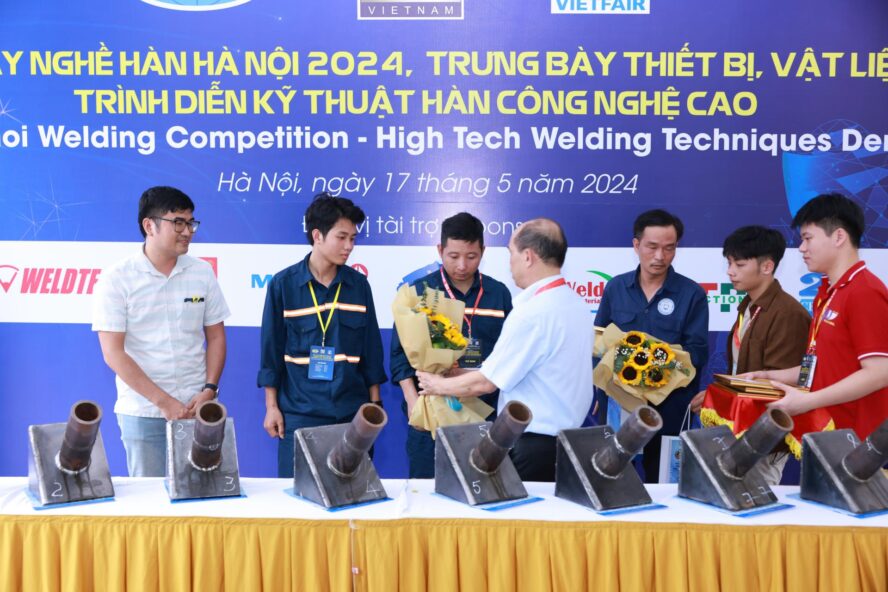 Trao Giải Ba Hội thi tay nghề Hàn Hà Nội 2024.