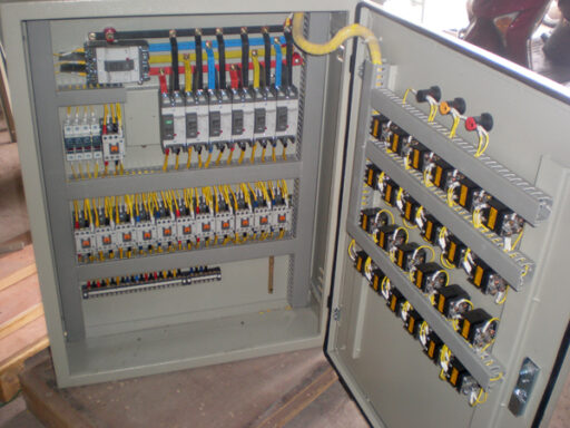 Tủ điều khiển động cơ