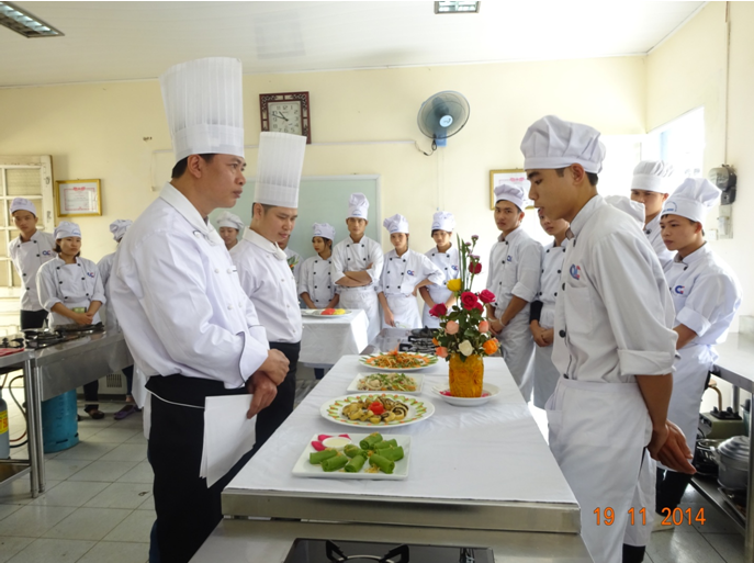 Cán bộ giáo viên QMC chào mừng ngày Nhà giáo Việt Nam 20/11 6 20116