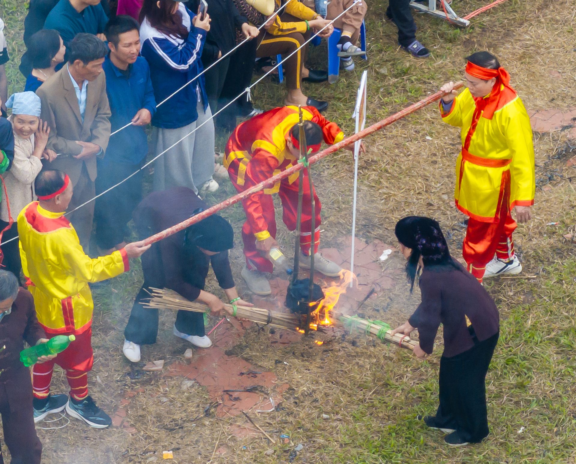 01. 16- Hội Nấu cơm thi - Đền Trần Thái Bình 34 260305 D