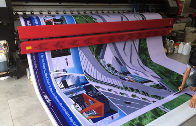 In Bạt Khổ Lớn Cho Quảng Cáo Ngoài Trời Giải Pháp Tăng Tầm Thương Hiệu Từ IN BC 1 In bạt khổ lớn chất lượng cao sử dụng cho biển quảng cáo ngoài trời, với màu sắc sắc nét và độ bền cao dưới mọi điều kiện thời tiết.