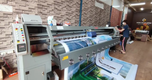 Thiết Kế Sáng Tạo Với In UV 2 Mặt Khổ Lớn Nâng Tầm Quảng Cáo Cùng IN BC 1 Thiết kế sáng tạo với in UV 2 mặt khổ lớn là giải pháp in ấn cao cấp dành cho các sản phẩm quảng cáo, trưng bày và trang trí có yêu cầu hiển thị hình ảnh ở cả hai mặt.