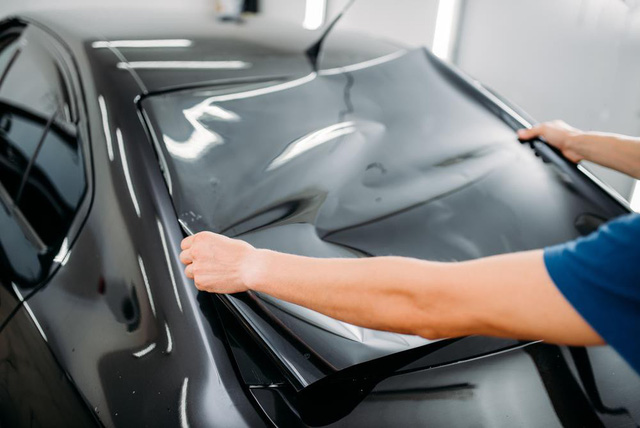 Decal Dán Cách Nhiệt Giải Pháp Toàn Diện Cho Xe Hơi và Cửa Kính Cùng IN BC 1 Dịch vụ decal dán cách nhiệt chuyên dụng cho xe hơi và cửa kính là lựa chọn hoàn hảo để chống nắng, giảm nhiệt, tiết kiệm năng lượng và bảo vệ nội thất.