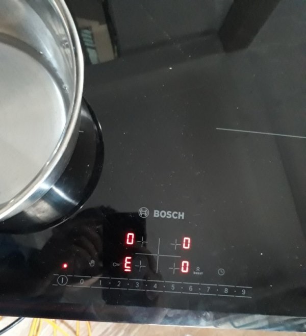 Lỗi bếp từ Bosch thường gặp và cách giải quyết nhanh nhất 1 Bảng mã lỗi bếp từ Bosch báo lỗi E0