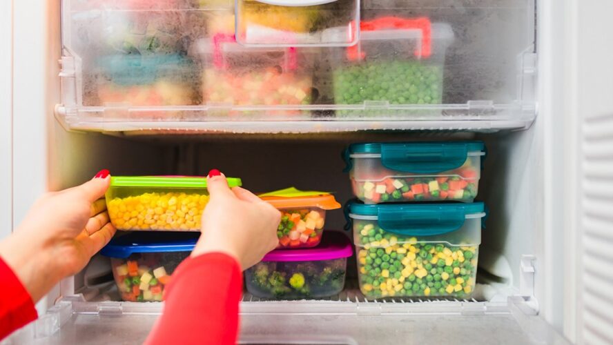 Không nên để tủ lạnh quá tải với thực phẩm