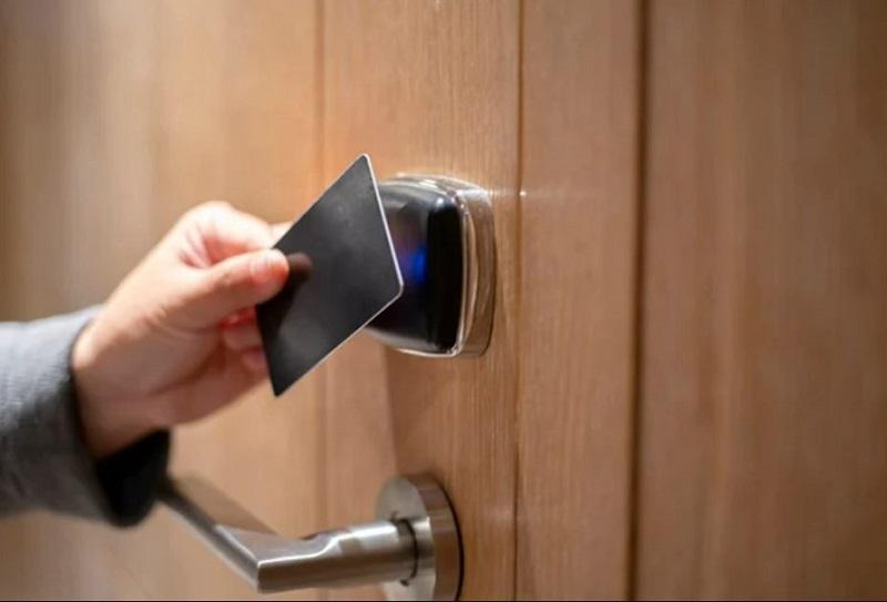 nhược điểm của khóa cửa thẻ từ