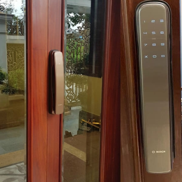 ảnh thực tế  lắp đặt khóa cửa vân tay Bosch EL800AK