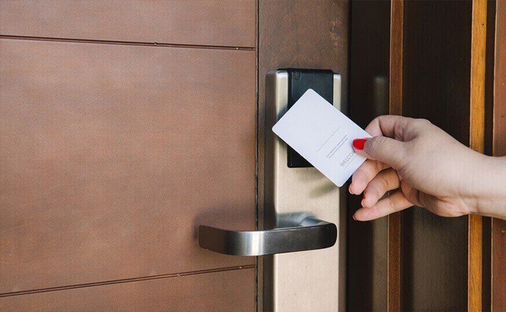 Cách mở khóa bằng thẻ từ