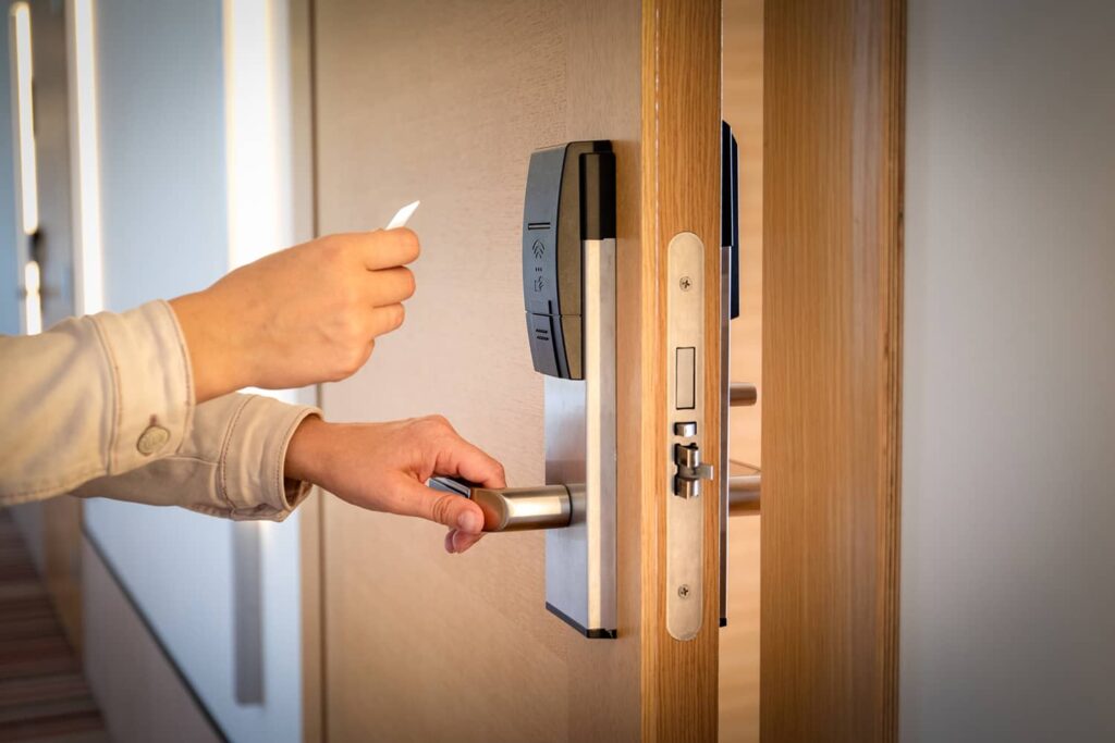 Cách mở khóa thẻ từ