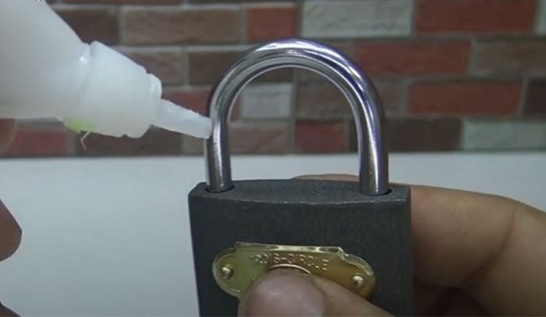 hướng dẫn mở khóa bằng keo 502