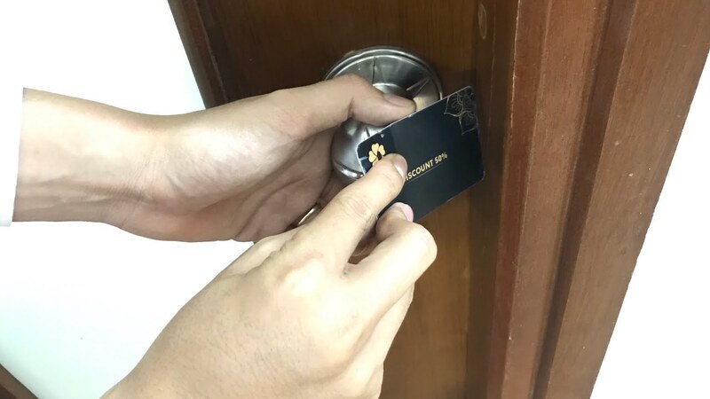 mở khóa cửa bằng thẻ ngân hàng, thẻ sim hỏng