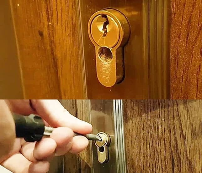 phá khóa bằng dao rọc giấy, đục, tua vít