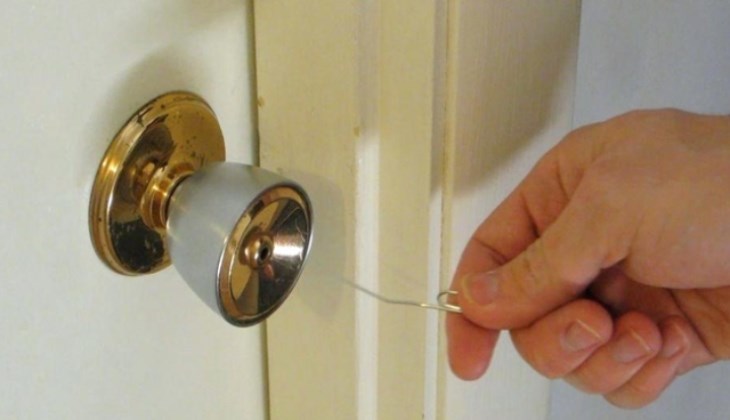 phá khóa bằng dây kẽm, thép