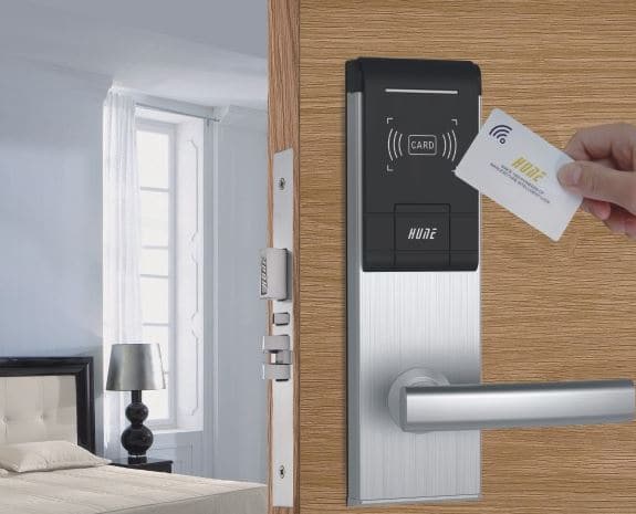 khóa cửa thẻ từ là gì