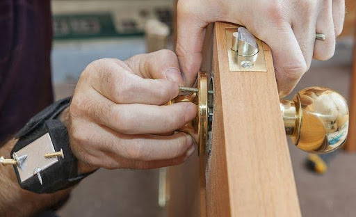 Địa chỉ thay khoá cửa gỗ uy tín chính hãng