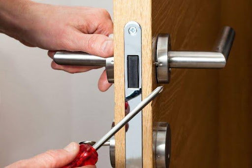Một số lưu ý khi thay khoá cửa gỗ
