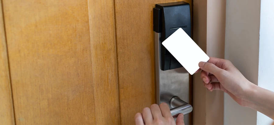 Tính năng mở khóa bằng thẻ từ 