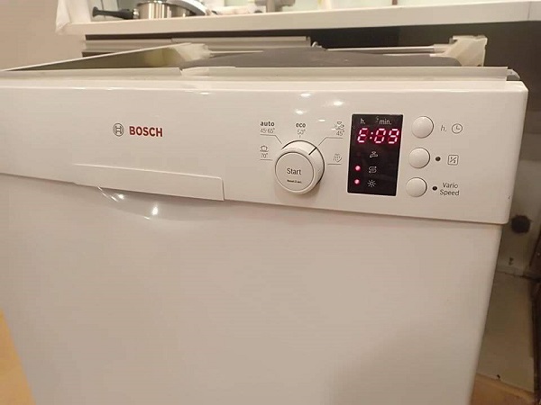 Các lỗi máy rửa bát bosch thường gặp. 1 Mã lỗi E09 máy rửa bát Bosch