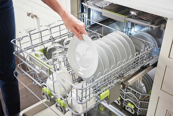 Hướng dẫn cách sử dụng máy rửa bát bosch 4 Sắp xếp vật dụng gọn gàng, không bị lật hay nghiêng.