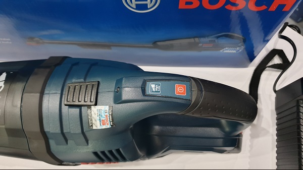 Máy hút bụi cầm tay Bosch GAS 18V LI giá rẻ, chính hãng 4 Kiểm tra túi lọc bụi định kỳ.